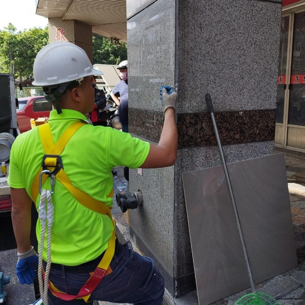 新竹外牆石材隆起復原