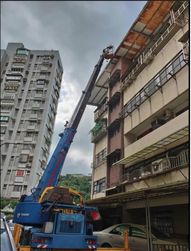 台中外牆遮雨棚修補-鼎豐