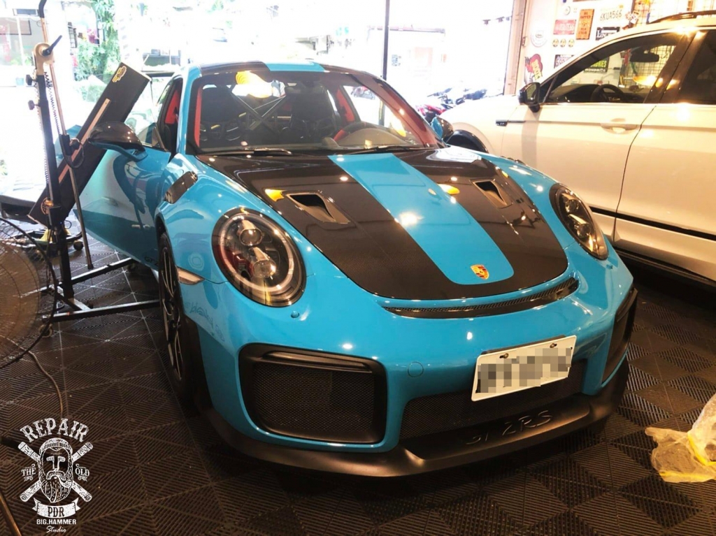 Porsche 911 GT2 RS 車門凹痕修復 (漆面有刮傷)