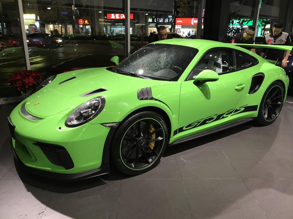 Porsche 911 GT3 RS 後葉子鈑凹痕修復