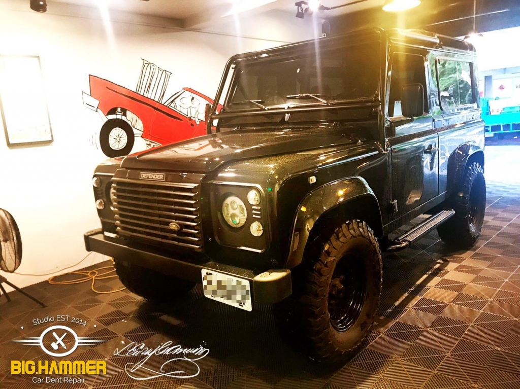 Land Rover Defender 