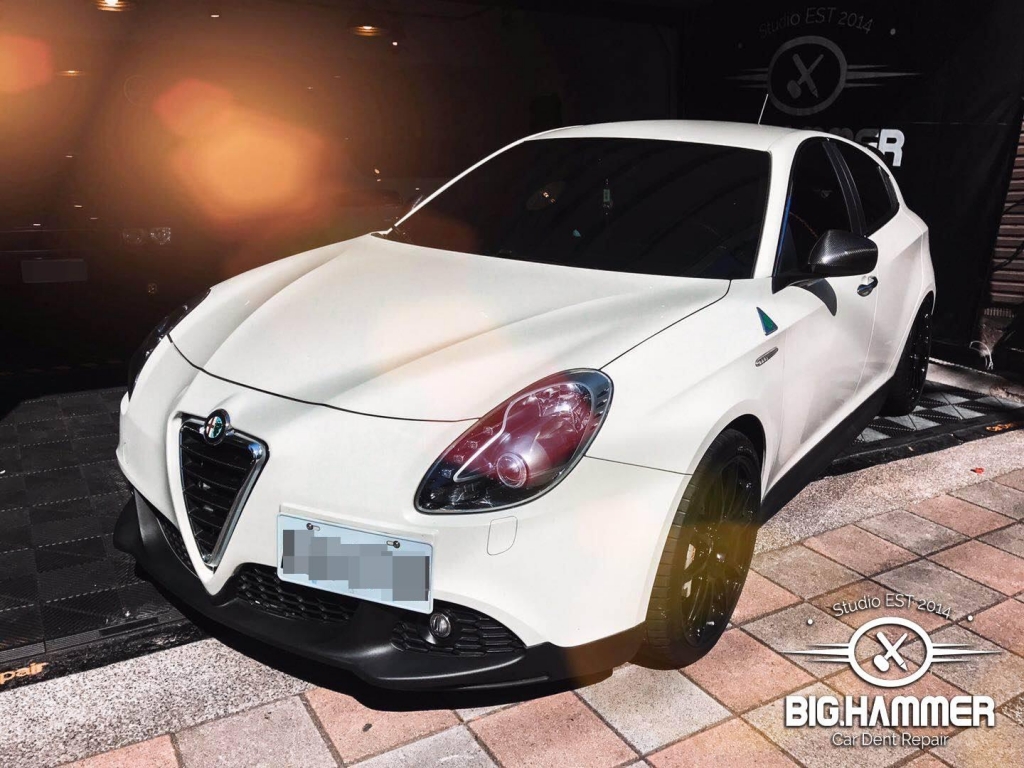 Alfa Romeo Giulietta 2.0 車門凹痕修理