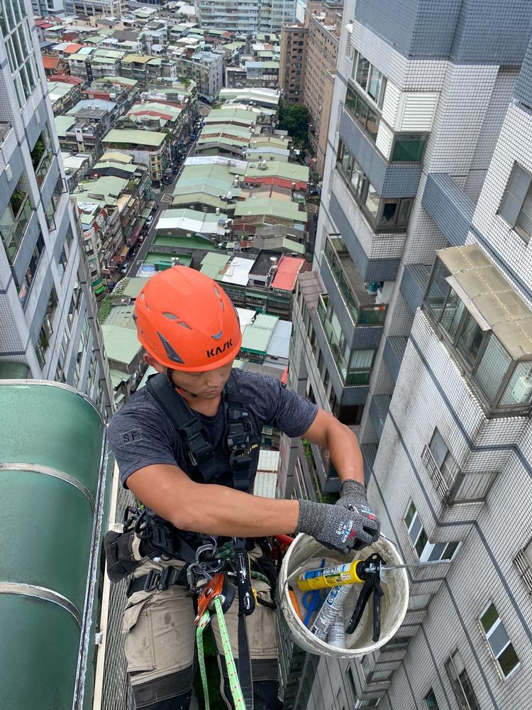 板橋-正隆廣場外牆防水作業