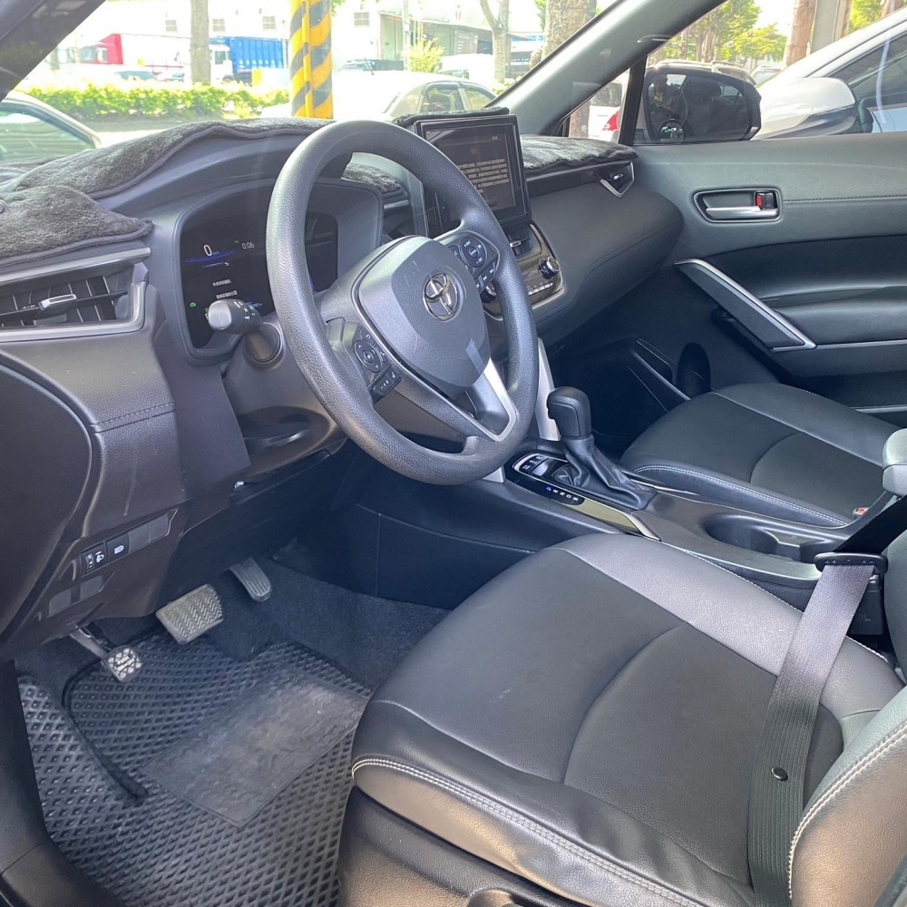 Toyota  Corolla  cross  油電複合款  1.8L 