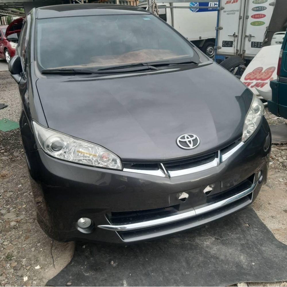 2011  Toyota  wish  2.0L