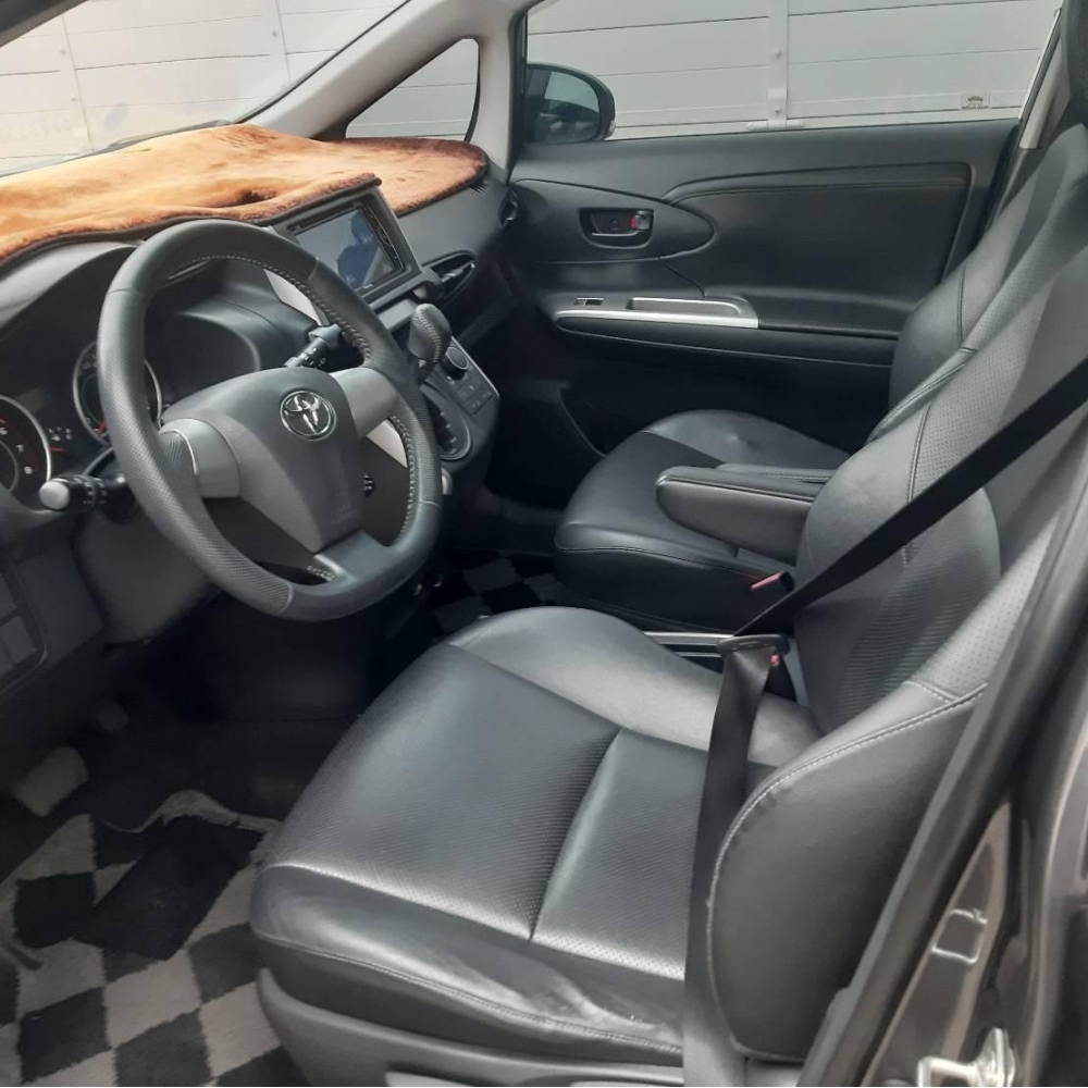 2011  Toyota  wish  2.0L