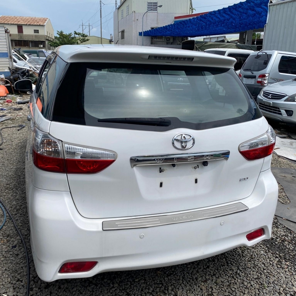 2011  Toyota  wish  2.0L