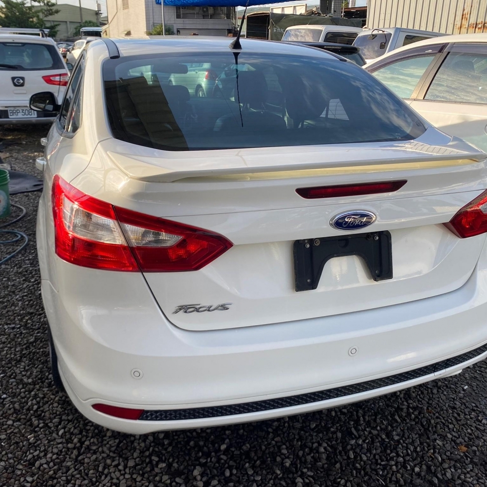 2014  福特  focus  1.6L  4門