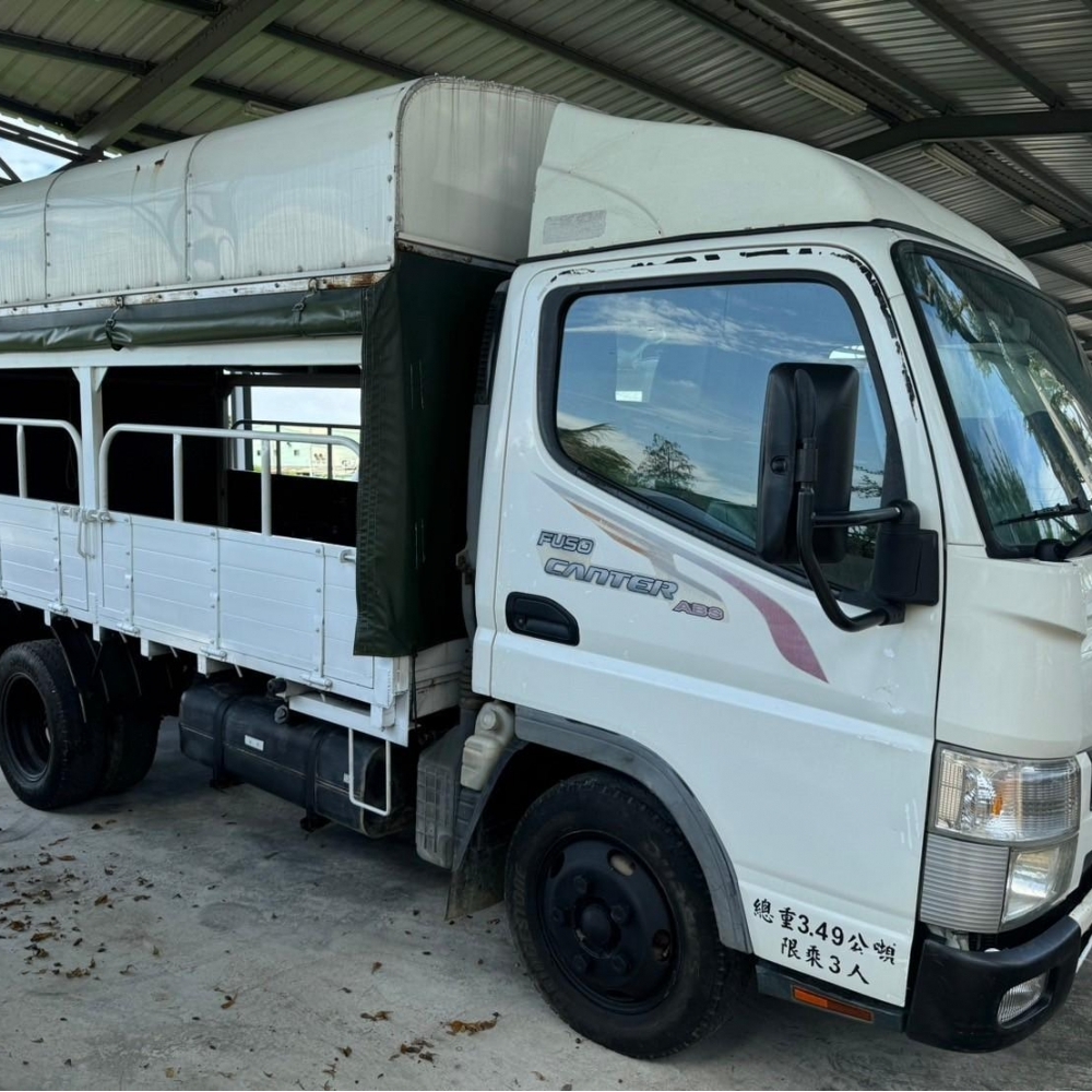 2015  Mitsubishi  三菱  Canter  3.0L  11呎半 