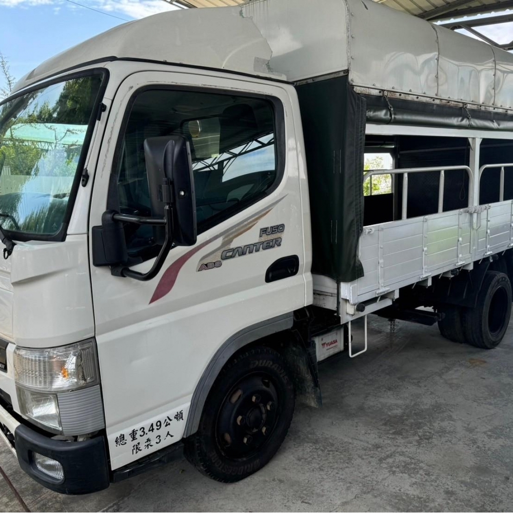 2015  Mitsubishi  三菱  Canter  3.0L  11呎半 