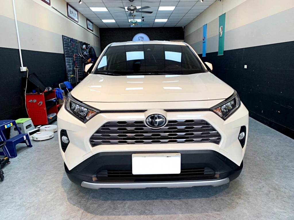 TOYOTA RAV4 白 車門凹痕修復