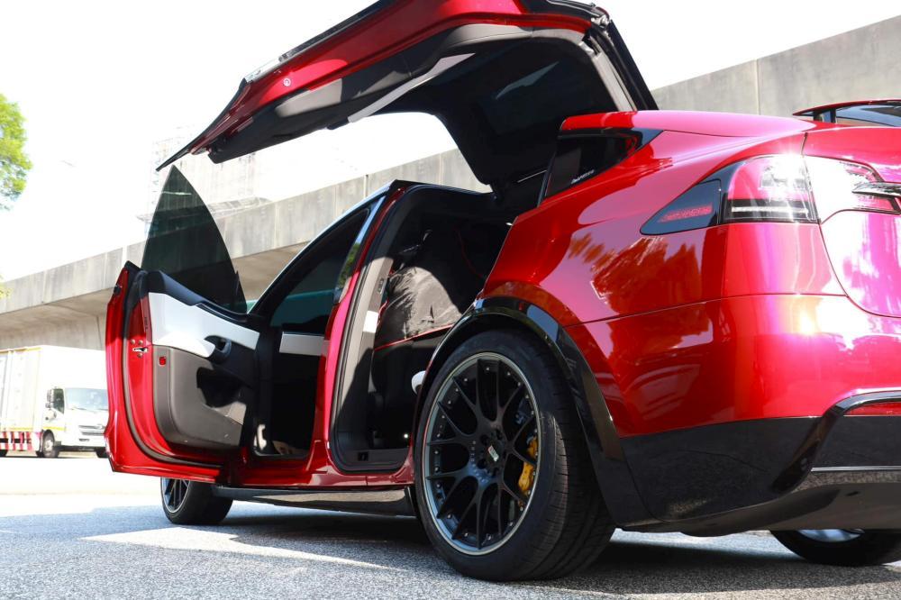 Tesla Model X Plaid