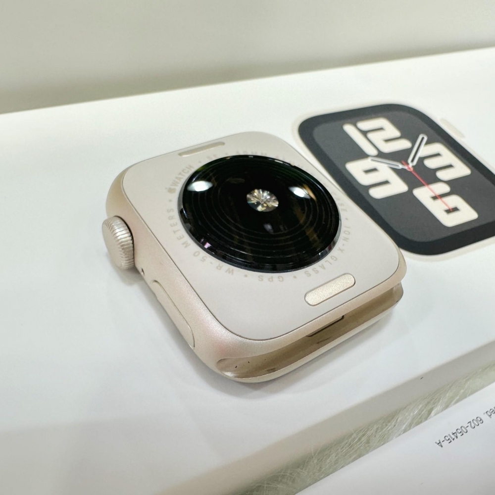 Apple Watch SE2 40MM星光鋁金屬錶 客戶戴不習慣 只戴1次  保固到 2024/0