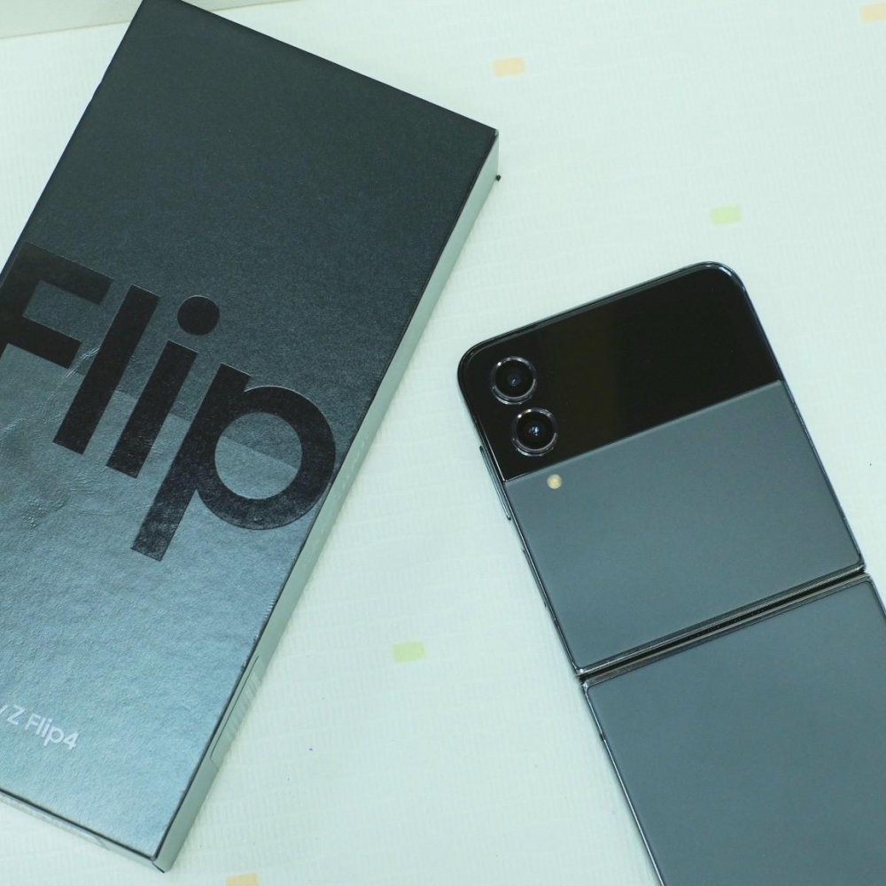 Samsung Z Flip 4 256G 客戶續約 全新未使用過 近拆封 開通  想當韓系小哥哥小