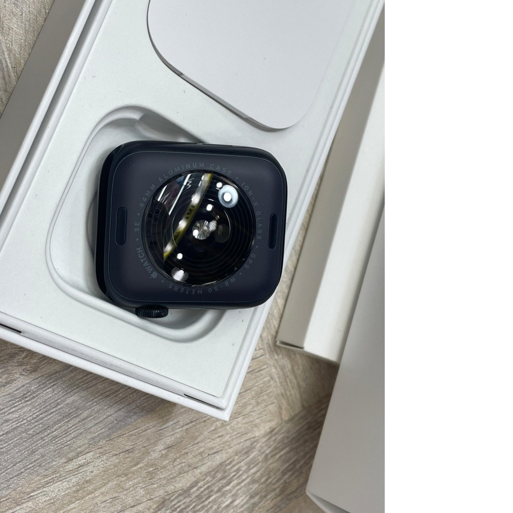 Apple watch SE2 44mm 有盒裝有配件 保固到2024/05