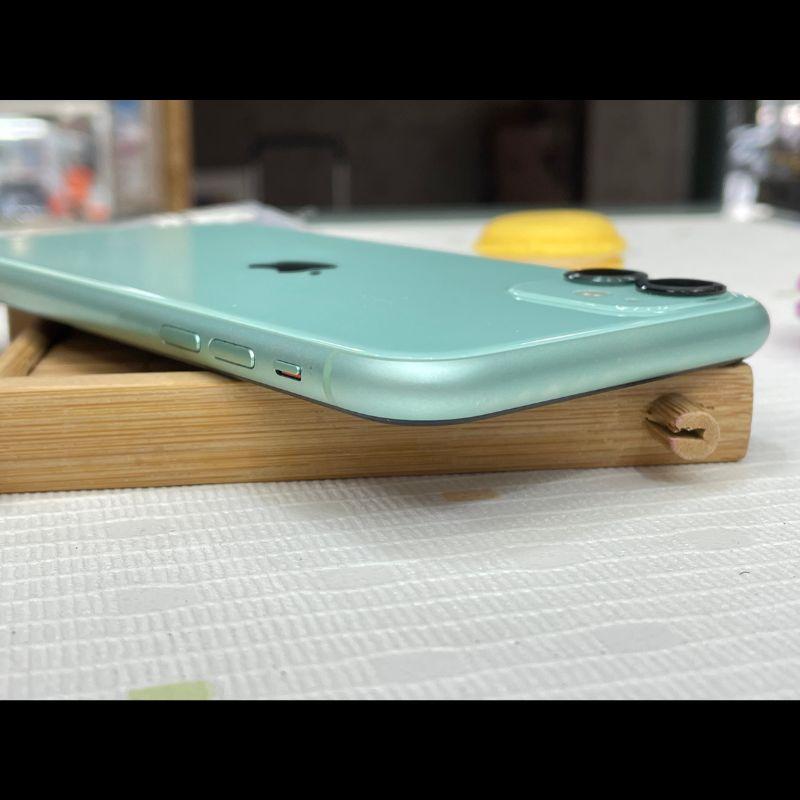 IPhone 11 128G 綠 電池82% 換過副廠螢幕有一點亮點 無盒裝有配件