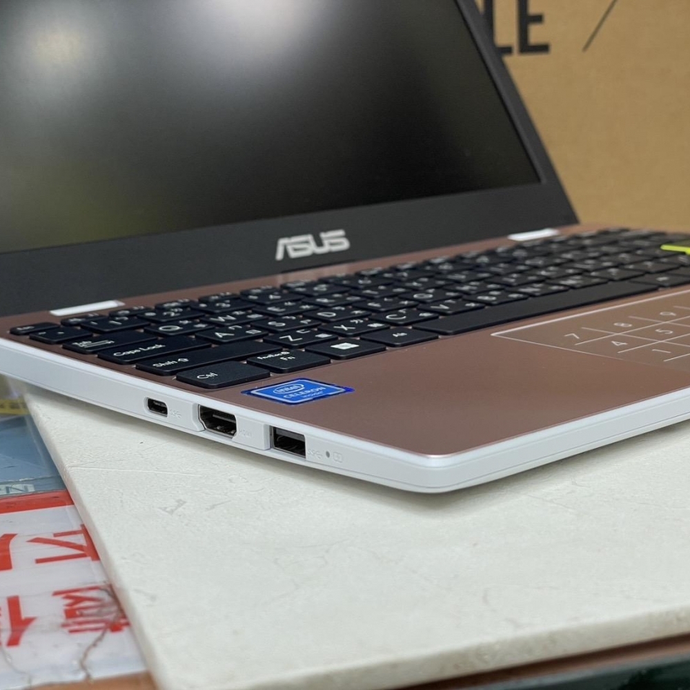 ASUS 11.6吋 粉 N4020 文書輕薄筆電 (E210MA/4+64G/W) 極新 保固到2