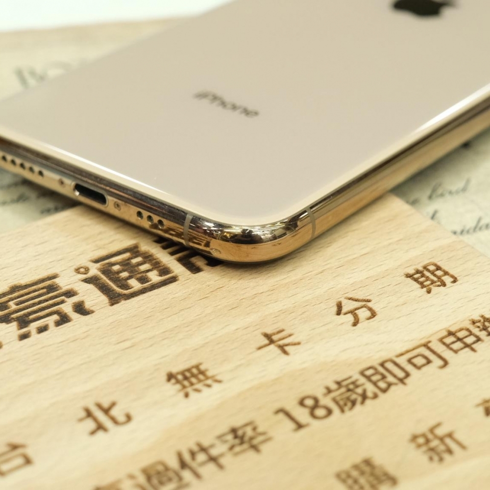 IPhone Xs 256G 金 電池100%  螢幕右上 有黑區塊 不影響使用 無盒裝有配件