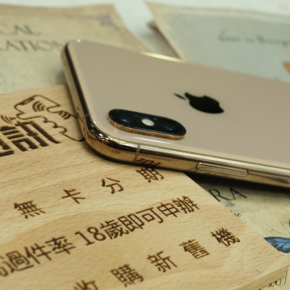 IPhone Xs 256G 金 電池100%  螢幕右上 有黑區塊 不影響使用 無盒裝有配件