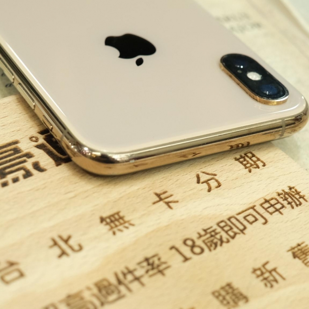 IPhone Xs 256G 金 電池100%  螢幕右上 有黑區塊 不影響使用 無盒裝有配件