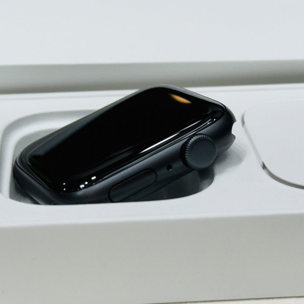 Apple Watch SE1 44mm GPS 黑 電池96％ 有盒裝 有配件