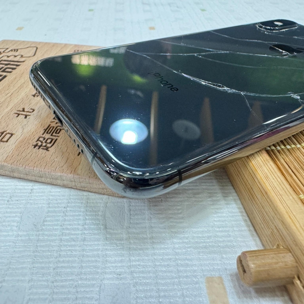 iPhone XS 256 背面破 電池75%無盒裝 有配件 