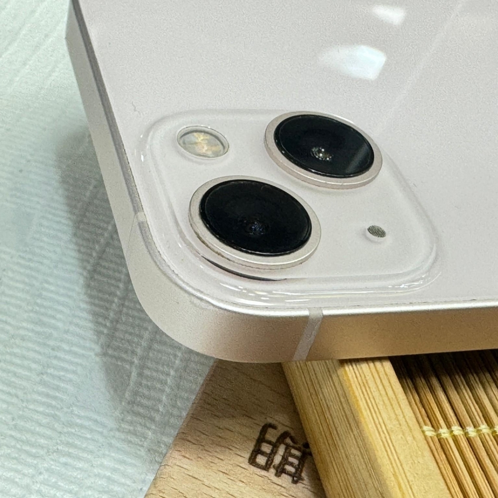 iPhone 13 128G 粉  換過副廠螢幕 （邊框有傷）已特價 電池86% 已貼滿版玻璃 有盒