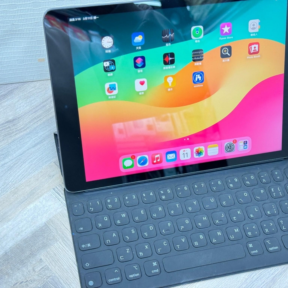 iPad 9 64G +聰穎鍵盤 電池98% 電池循環120次  無盒裝有配件 