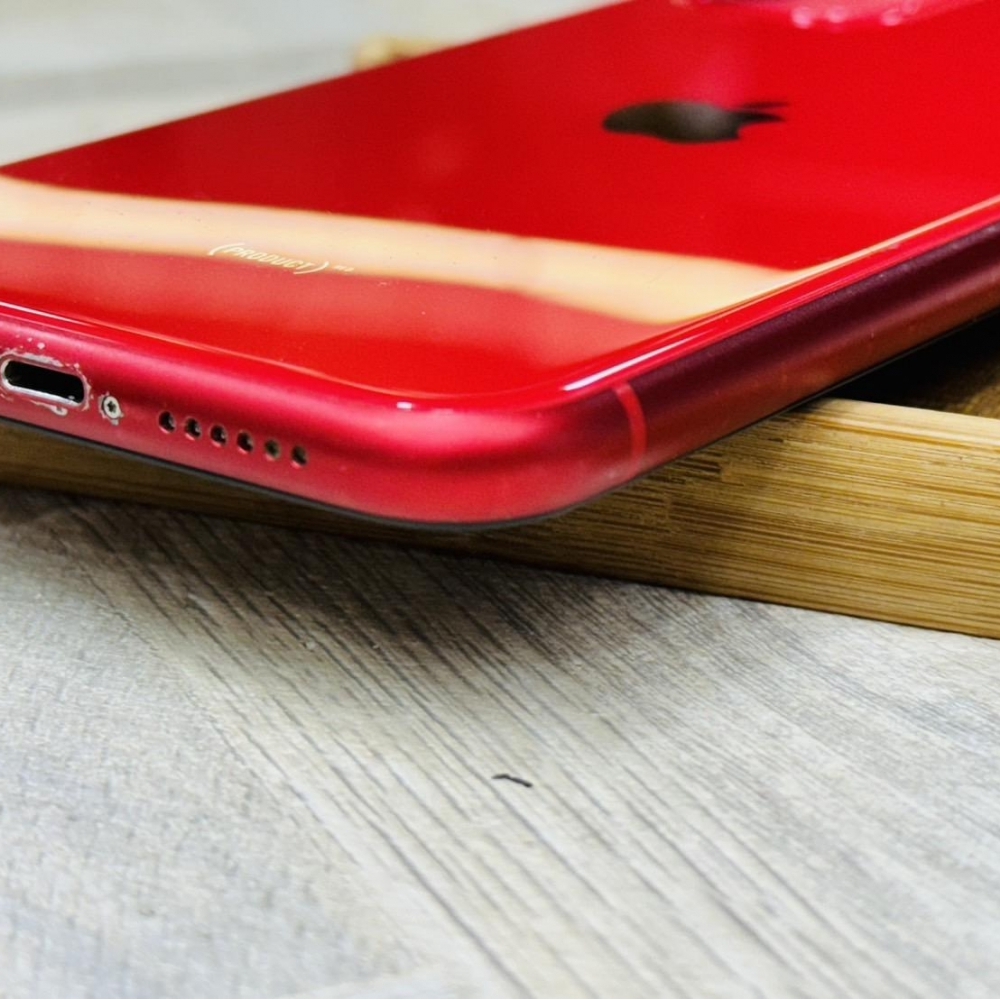 iPhone 11 64G 紅 電池98% 鏡頭有傷 不影響使用 機身有傷 無盒裝有配件 