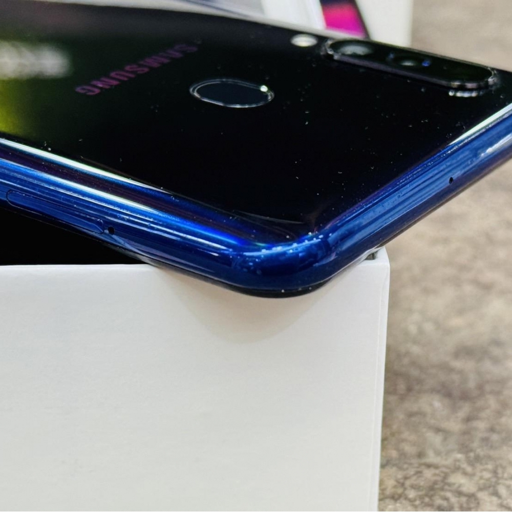 SAMSUNG Galaxy A60 (6+128G) 黑 螢幕有漏液 如圖 不影響使用 有盒裝 有