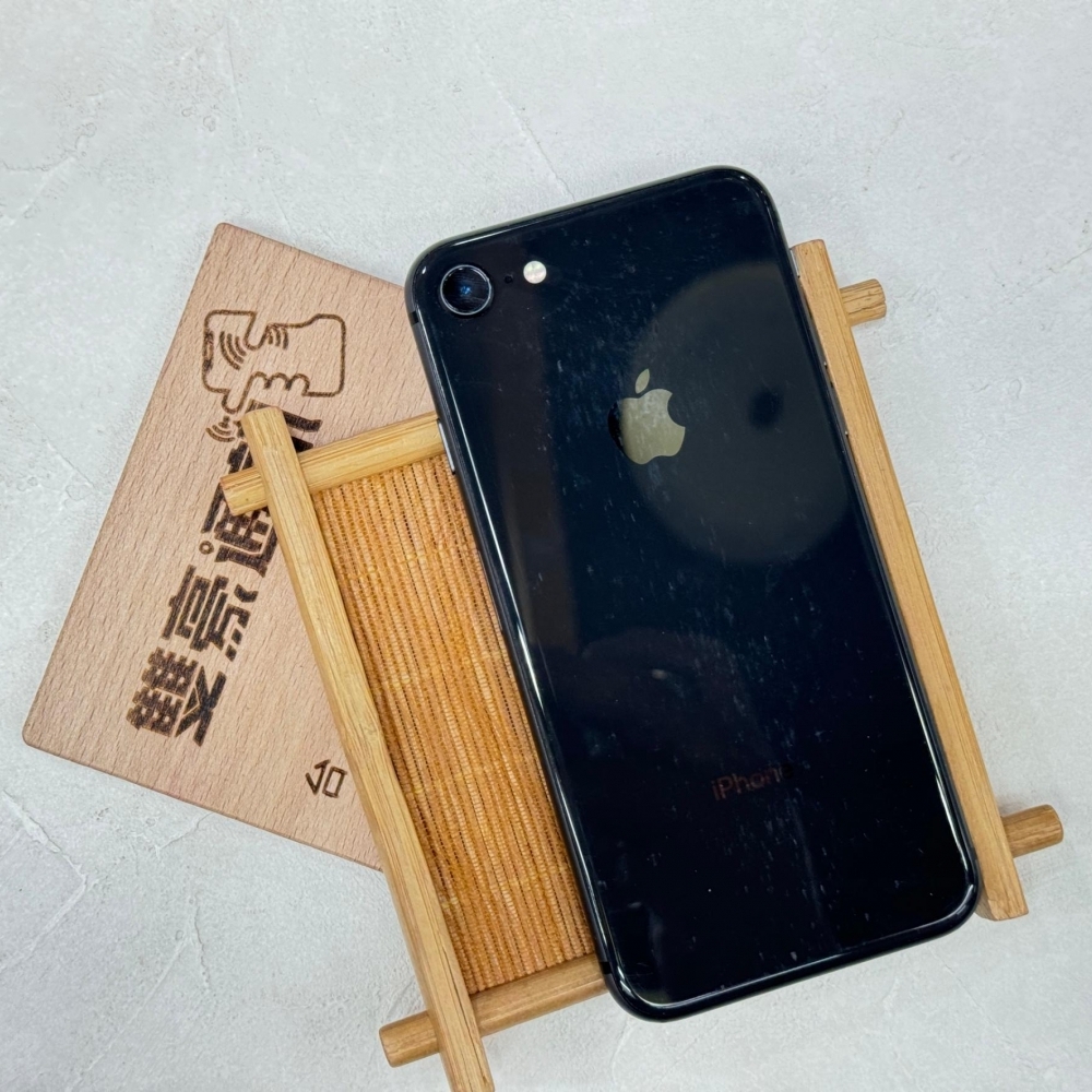 iPhone 8 128G 黑 電池100％ 換過原廠白色螢幕 無盒裝配件