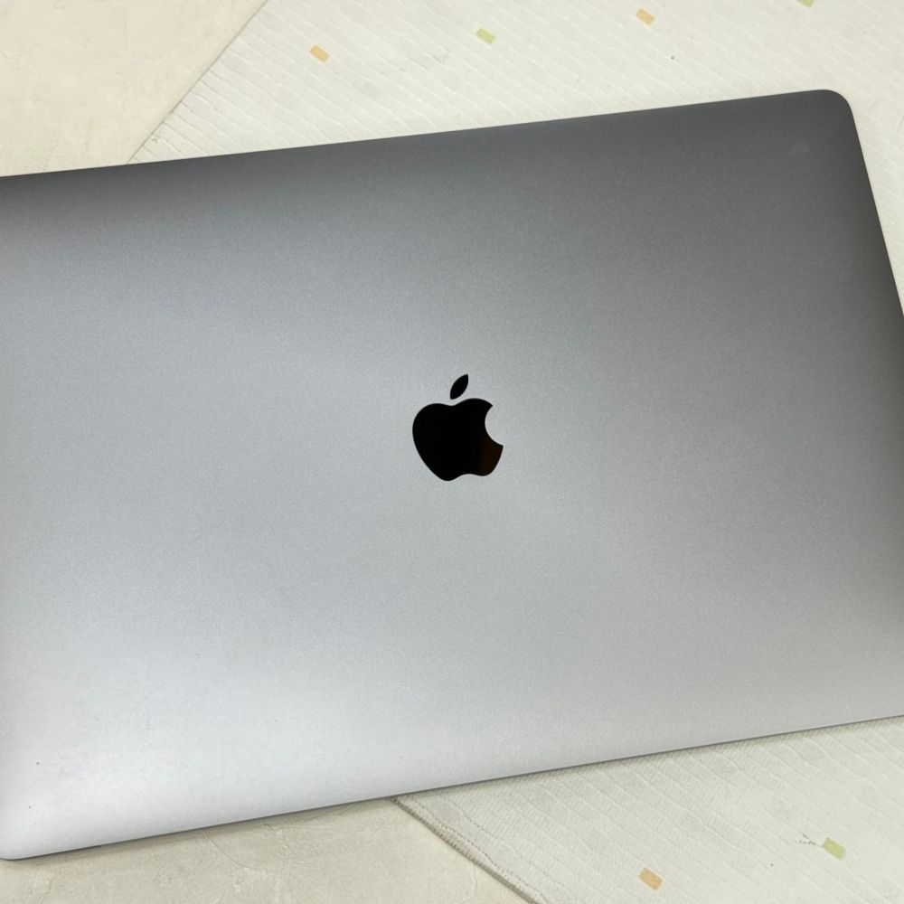 MacBook Pro (15-inch, 2016) Intel Core i7.    16 G