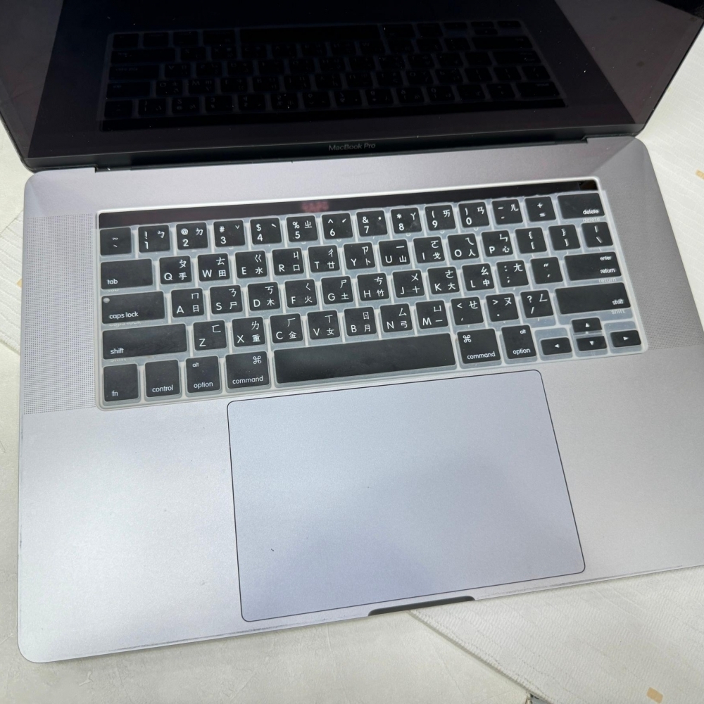 MacBook Pro (15-inch, 2016) Intel Core i7.    16 G