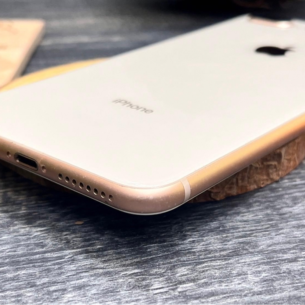 iPhone 8 Plus 64G 金 電池100%  無盒裝有配件