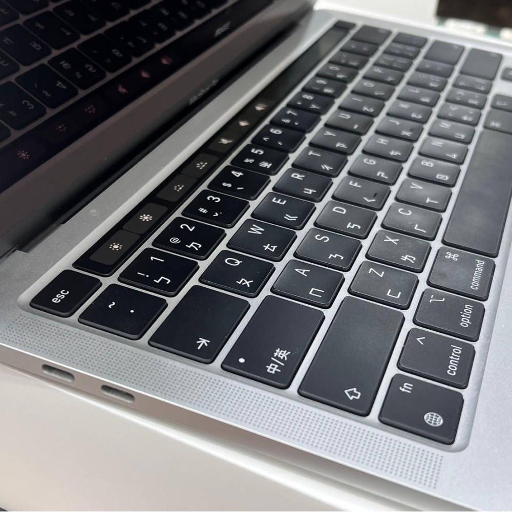 MacBook Pro M2 13吋 2022年 8GB/256GB SSD 電池97% 有盒裝有配