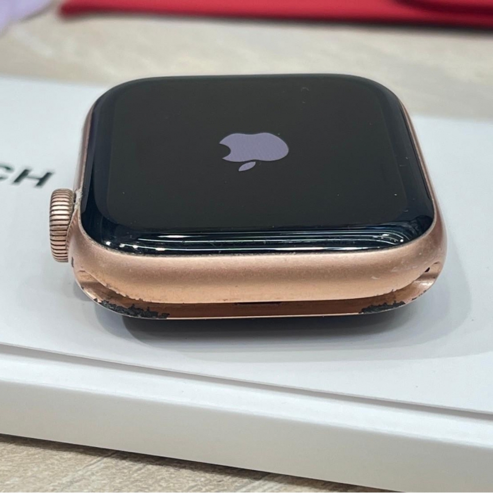 Apple Watch SE 44mm GPS版 金 電池79% 有盒裝有配件