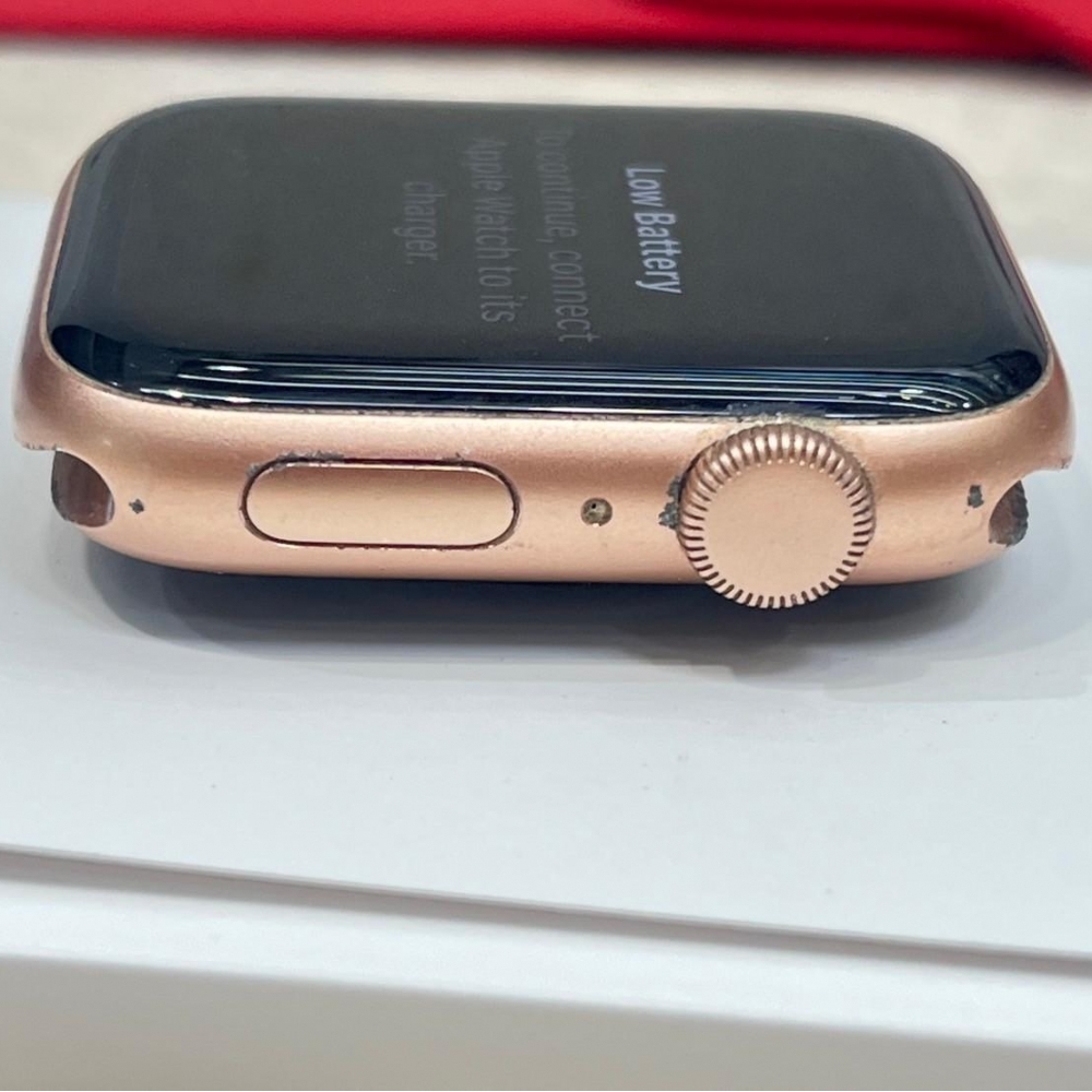 Apple Watch SE 44mm GPS版 金 電池79% 有盒裝有配件