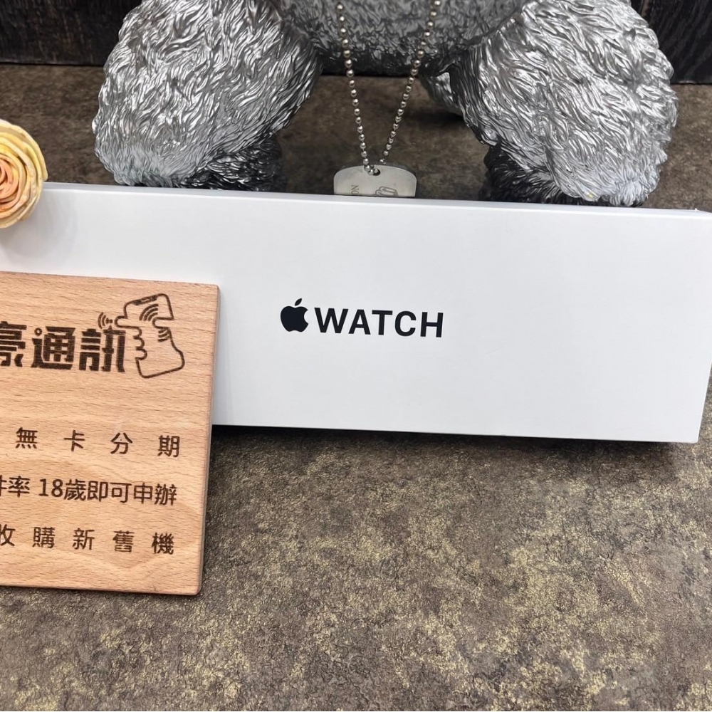 Apple Watch SE2 40mm GPS版 星光色 全新未拆封 有盒裝有配件